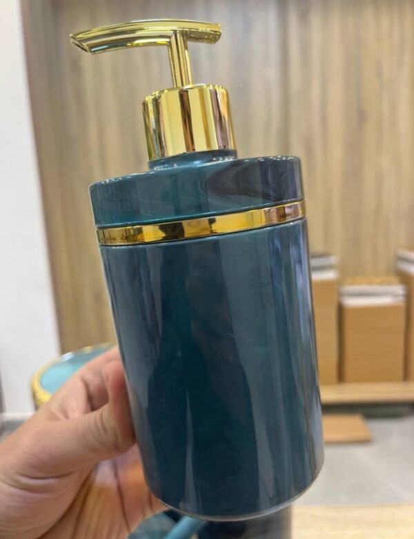 طقم حمام اكليرك ٥ قطعة مقاوم للكسر - Image 3
